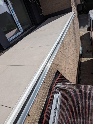 Verlegung auf Stelzenlager