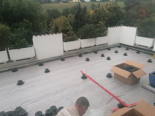 Verlegung auf Stelzenlager